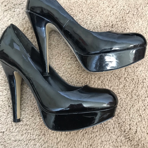 Guess Black Patent Pumps - Picture 7 of 7